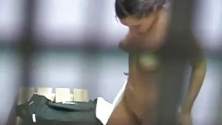 Um cara pega duas ga ...